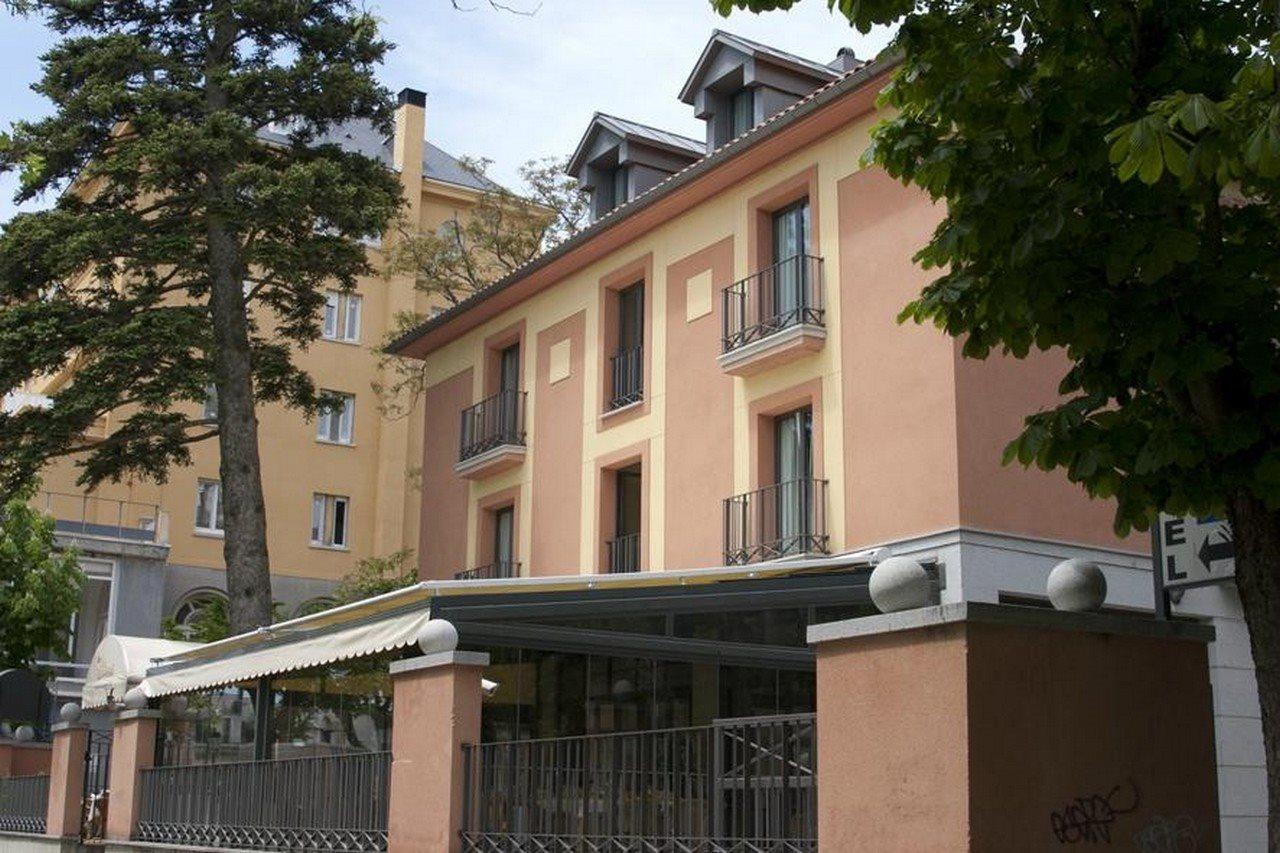 Hospedium Hotel Los Lanceros San Lorenzo de El Escorial Exterior photo