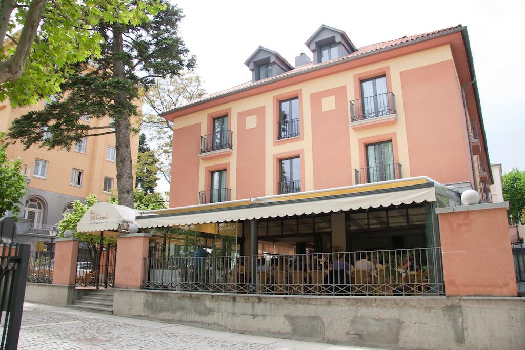 Hospedium Hotel Los Lanceros San Lorenzo de El Escorial Exterior photo